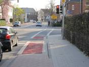 Bild 1: Die neue Radwegfurt ...