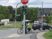 Bild 8: Im Frühjahr 2016 wurde eine signalisierte Fußgänger-/Radfahrerfurt angelegt.
