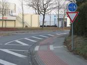 Bild 1: Der Rad- Gehweg ist ab der Kreuzung mit dem Westring benutzungspflichtig