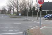 Bild 3: Aus Richtung Hans-Böckler-Straße kommend ist das Zeichen 241 kaum zu erkennen