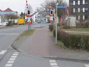 Bild 2: Der Gehweg mündet auf einen gemeinsamen Geh-/ Radweg.