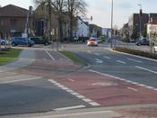 Bild 1: Radfahrer werden auf den in Gegenrichtung nicht freigegebenen linken Radweg geleitet ...