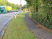 Bild 5: Im weiteren Verlauf ist der Geh-/ Radweg nur 1,50 m schmal ...
