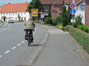 Bild 1: Am Ende des Schutzstreifens müssen Radfahrer den Gehweg benutzen