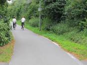 Bild 6: Das Zeichen 240 wurde gegen ein Zusatzzeichen 1022-10 ausgetauscht. Damit ist klar, dass es sich um einen zum Stadtring Sundern straßenbegeleitenden Geh-/Radweg handelt.