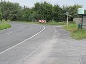 Bild 6: Hier endet der benutzungspflichtige Geh-/Radweg. Da im weiteren Verlauf auch für Radfahrende auf der Fahrbahn keine erheblich erhöhte Gefahrenlage besteht, sind keine Beschränkungen oder Verbote des fließenden Verkehrs angeordnet.