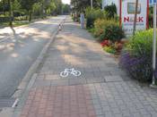 Bild 5: Die Seitenanlage wurde im Juni für den Radverkehr mittels eine Markierung zweifelsfrei freigeben