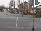 Bild 4: Vom Wachtelweg kommend werden Radfahrer ebenfalls mittels einer kombinierten Streuscheibe dazu angeleitet, regelwidrig auf den Gehwegen zu fahren.