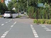 Bild 6: Hinter der Einmündung der Sankt-Anna-Straße gibt es einen reinen Gehweg. Die Furtmarkierung ist unzulässig ...
