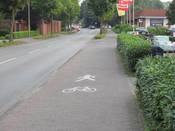 Bild 6: Der gemeinsame Geh-/Radweg auf der anderen Straßenseite ist nicht benutzungspflichtig.