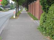 Bild 3: Es gibt unübersichtliche Grundstücksausfahrten...