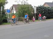 Bild 11: Die in beiden Fahrtrichtungen aufgestellten Verkehrszeichen 240 StVO müssen entfernt werden.