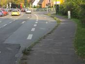 Bild 8: Vor der Kreuzung mit dem Westring ist der Gehweg für Radfahrer benutzungspflichtig