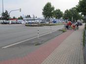 Bild 5: Um das Parken zu unterbinden, hat die Stadt Gütersloh Absperrpfosten angebracht.