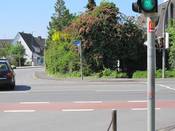 Bild 5: Ab der Verler Straße handelt es sich nun um einen reinen Gehweg